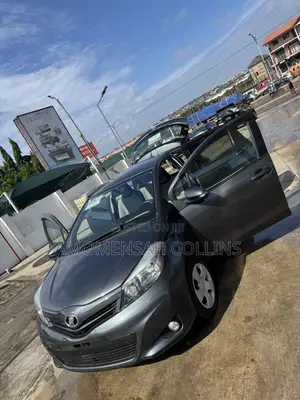 Toyota Vitz 1.5 FWD 5dr 2013 Gray