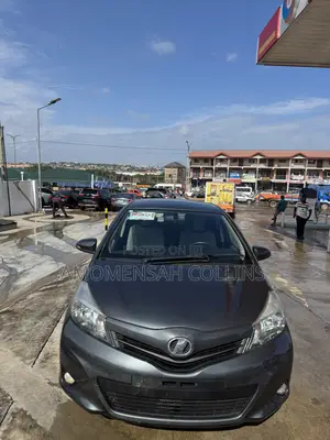 Toyota Vitz 1.5 FWD 5dr 2013 Gray