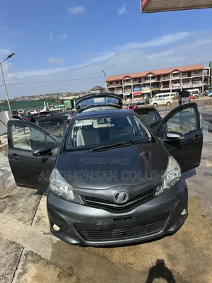 Toyota Vitz 1.5 FWD 5dr 2013 Gray