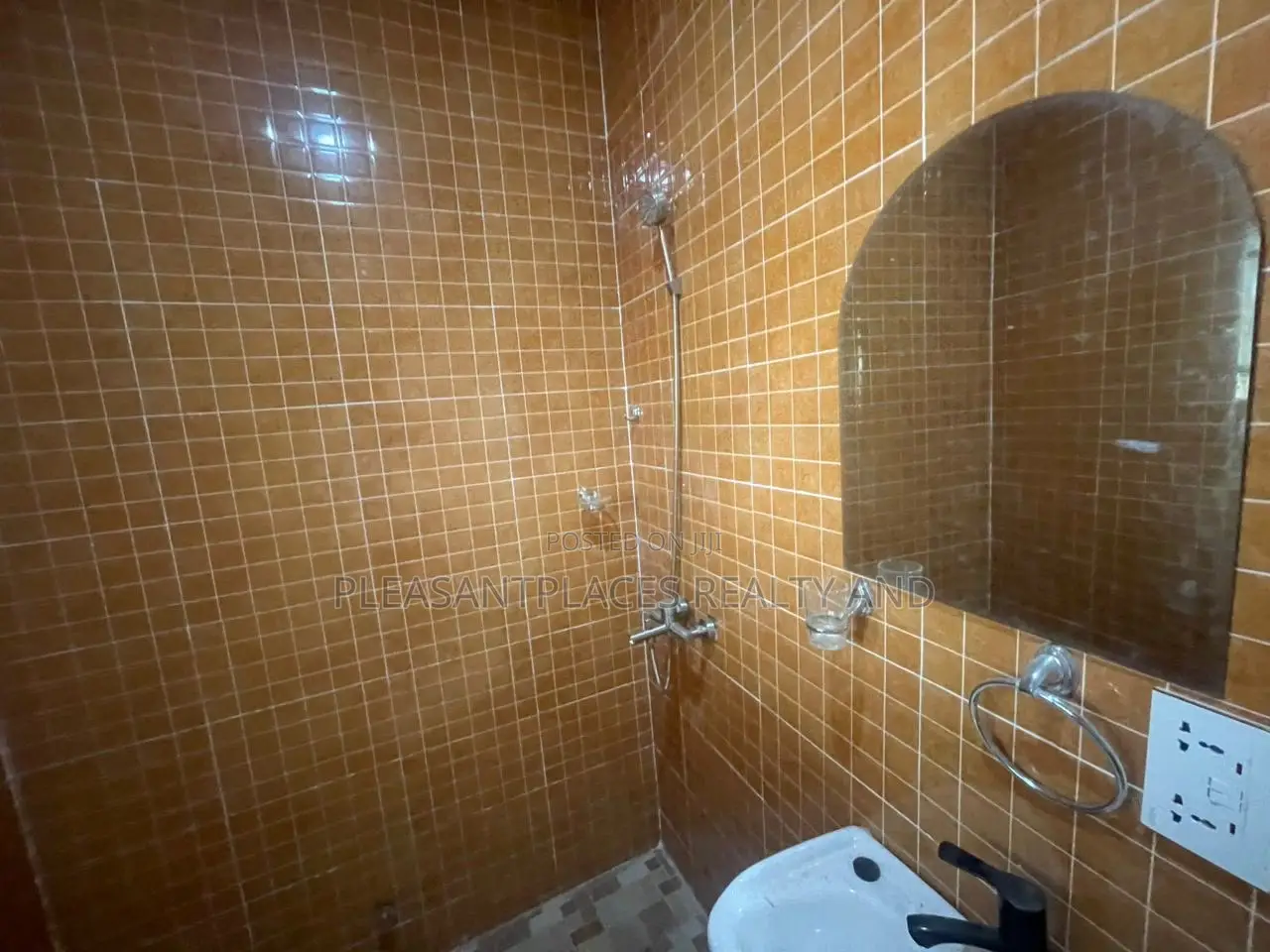 4bdrm House in Pleasantplaces And, Kwabenya for rent