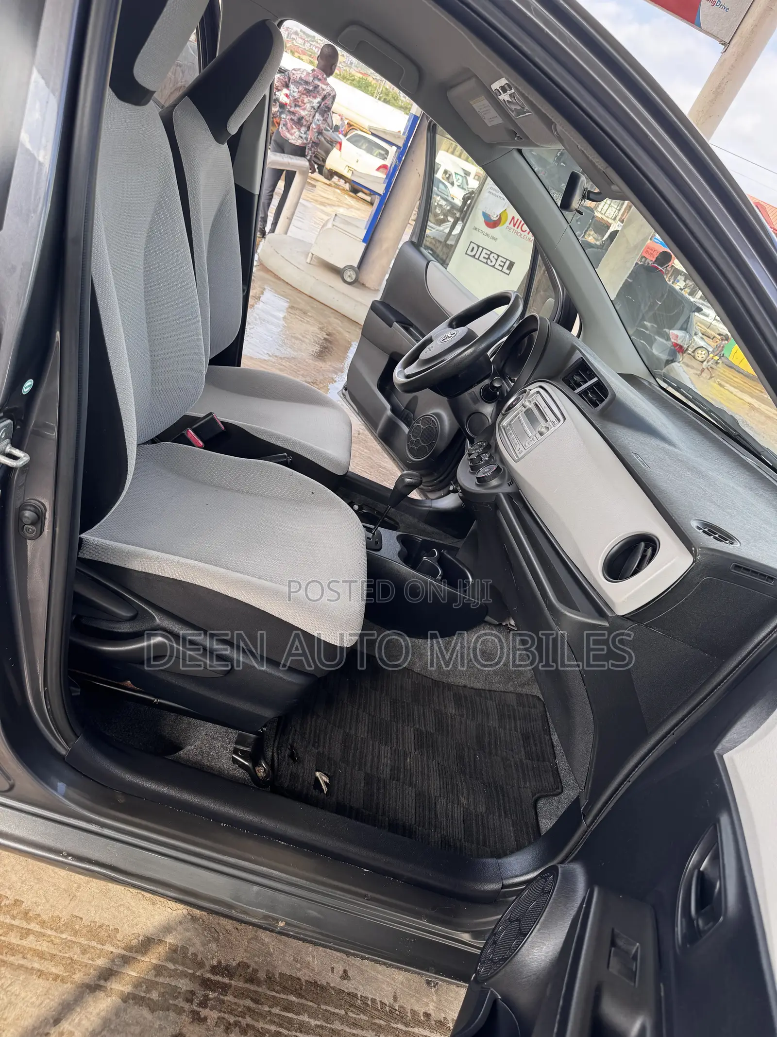 Toyota Vitz 1.5 FWD 5dr 2013 Gray