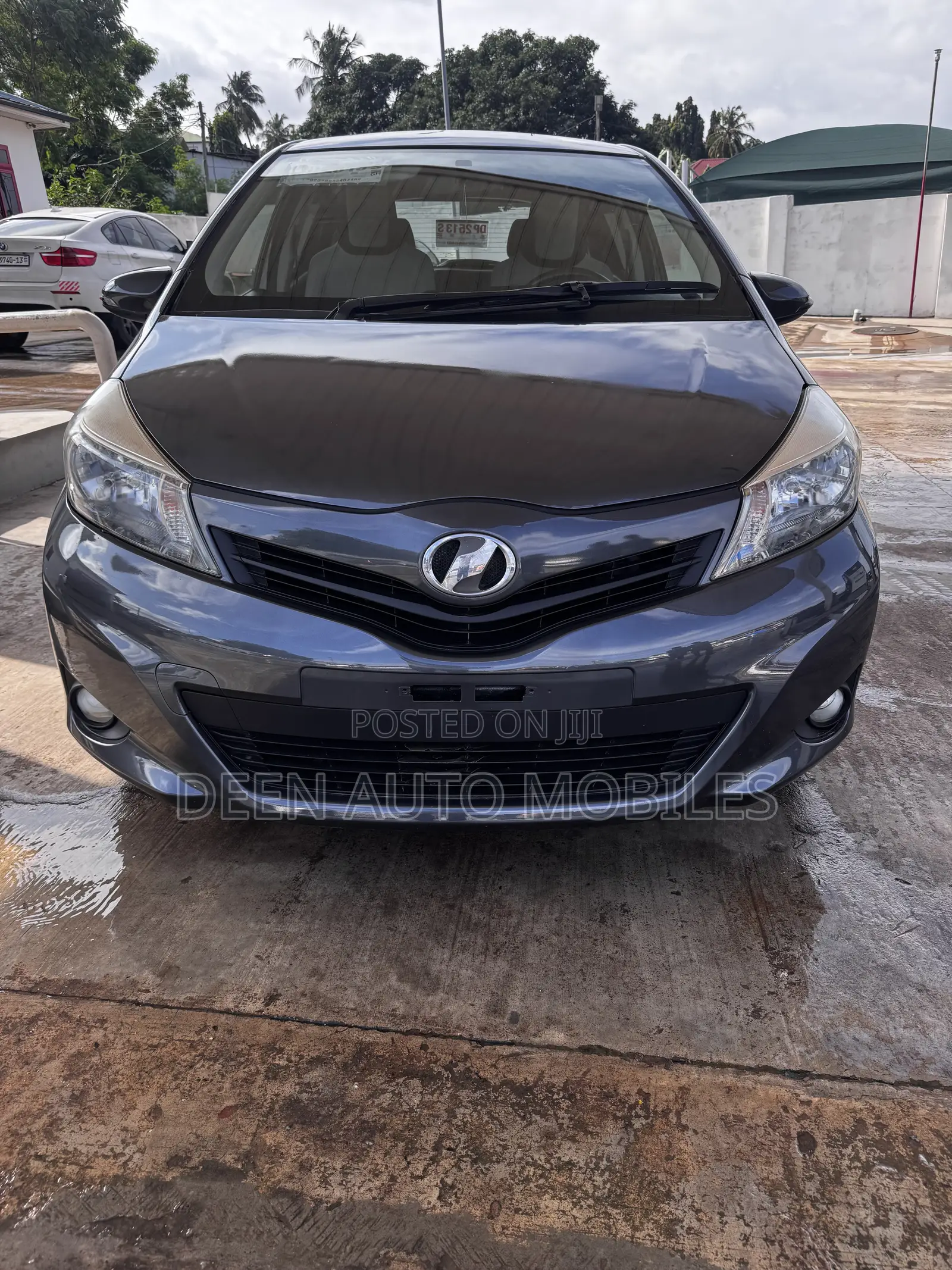 Toyota Vitz 1.5 FWD 5dr 2013 Gray
