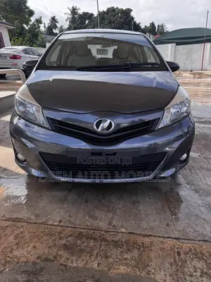 Toyota Vitz 1.5 FWD 5dr 2013 Gray