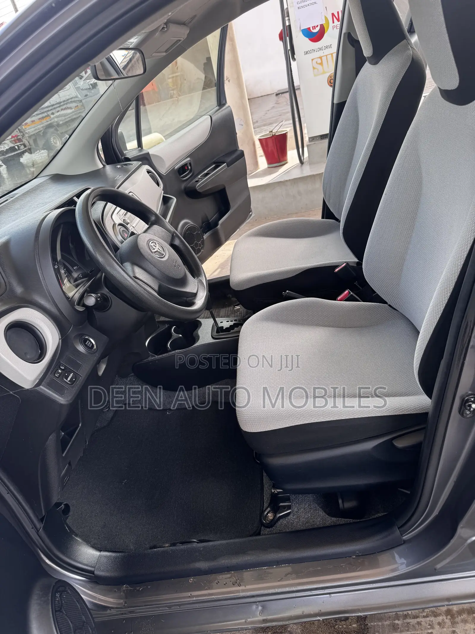 Toyota Vitz 1.5 FWD 5dr 2013 Gray
