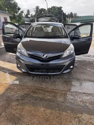 Toyota Vitz 1.5 FWD 5dr 2013 Gray