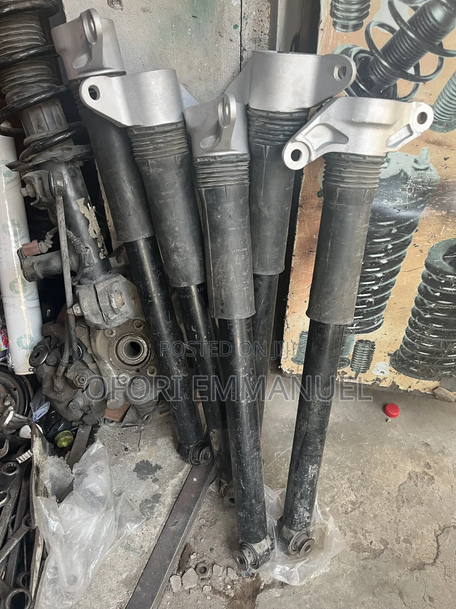 Range Rover Velar Back Shocks