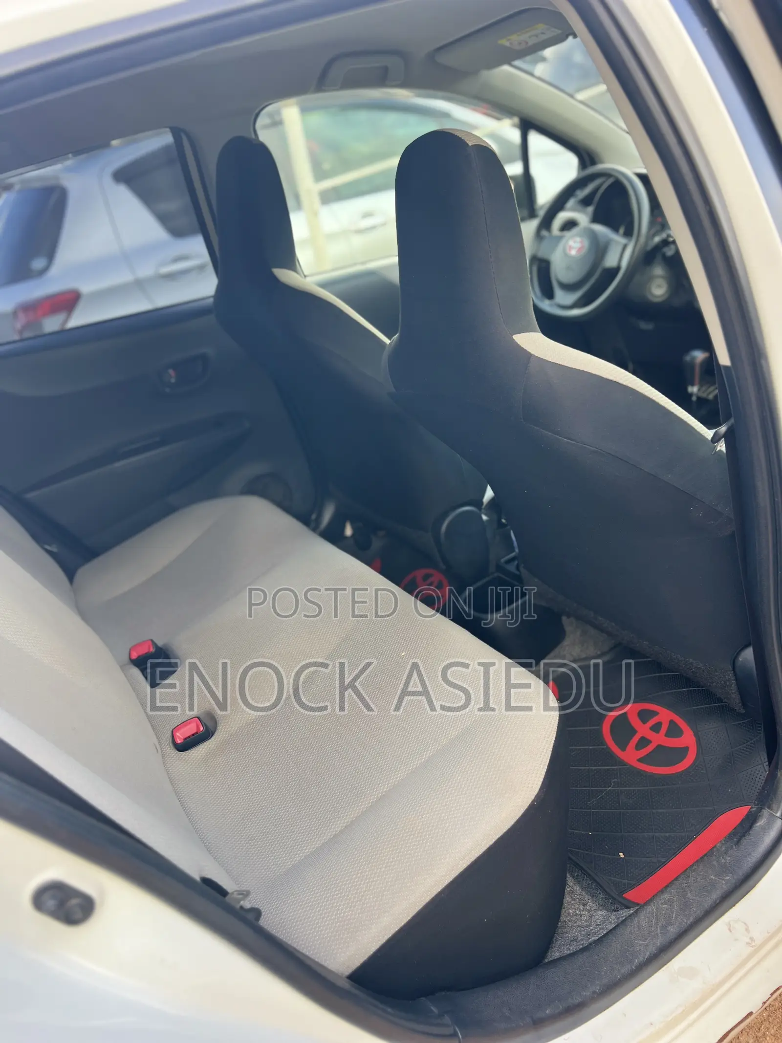 Toyota Vitz 1.0 FWD 5dr 2013 White