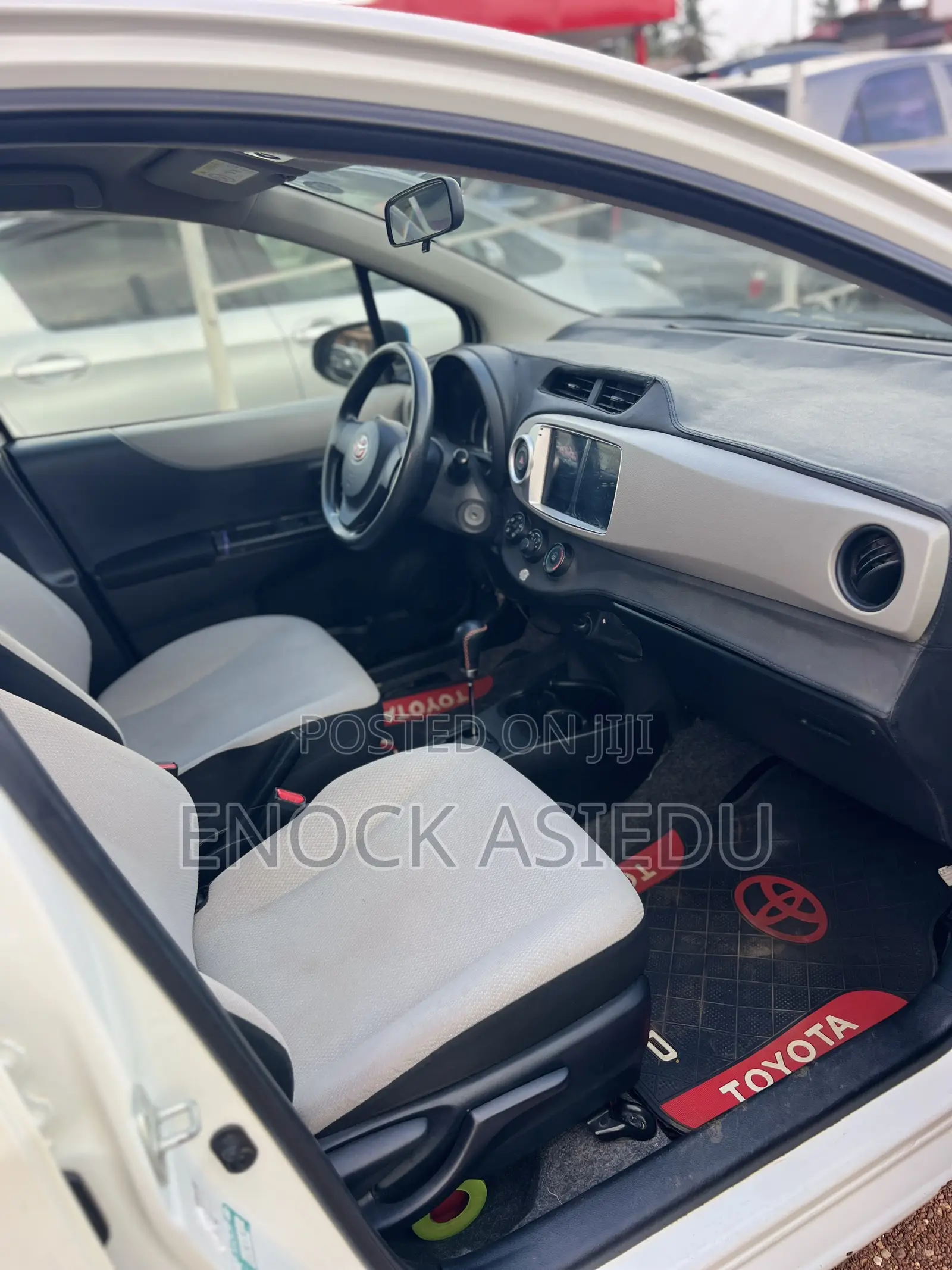 Toyota Vitz 1.0 FWD 5dr 2013 White