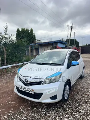 Toyota Vitz 1.0 FWD 5dr 2013 White