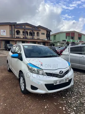 Toyota Vitz 1.0 FWD 5dr 2013 White