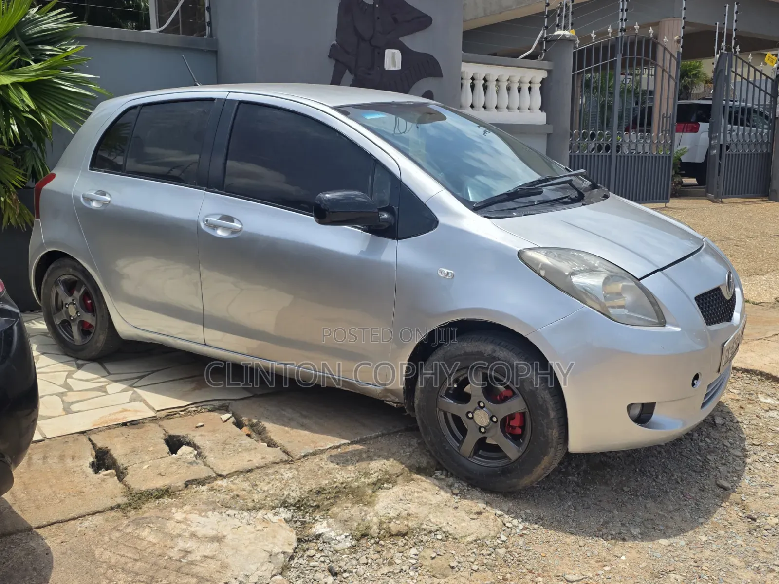 Toyota Vitz 1.0 FWD 5dr 2010 Gray