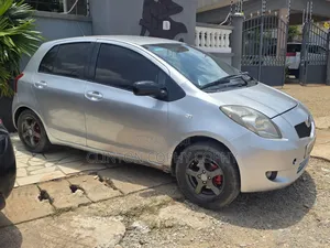 Toyota Vitz 1.0 FWD 5dr 2010 Gray