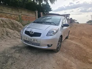 Toyota Vitz 1.0 FWD 5dr 2010 Gray