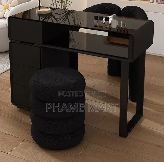 Nail Table or Manicure Table