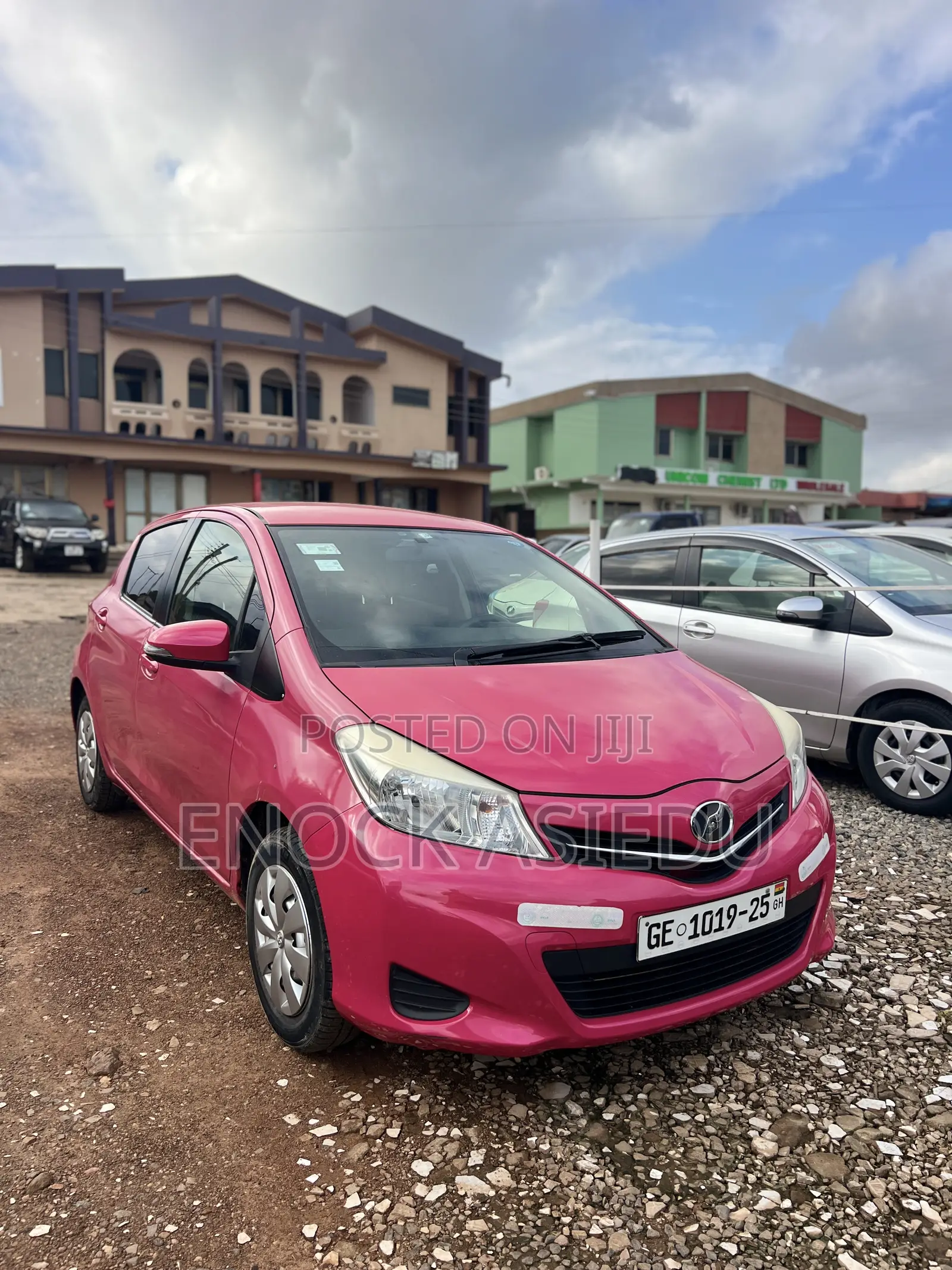 Toyota Vitz 1.0 FWD 5dr 2013 Pink