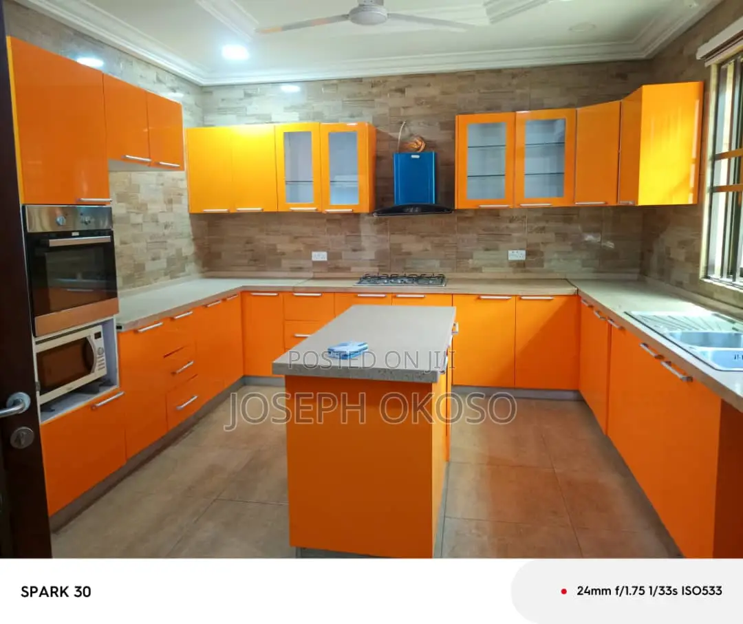 5bdrm Mansion in Little. Rock, Dzorwulu for rent