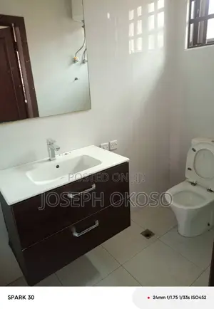 5bdrm Mansion in Little. Rock, Dzorwulu for rent