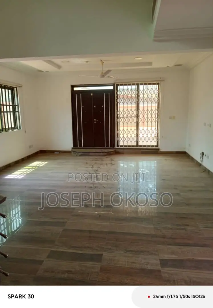 5bdrm Mansion in Little. Rock, Dzorwulu for rent