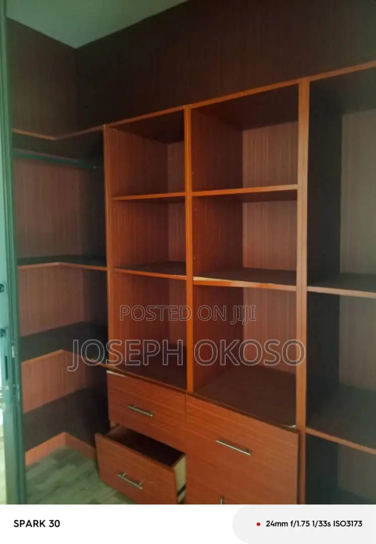 5bdrm Mansion in Little. Rock, Dzorwulu for rent