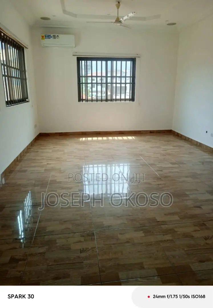 5bdrm Mansion in Little. Rock, Dzorwulu for rent