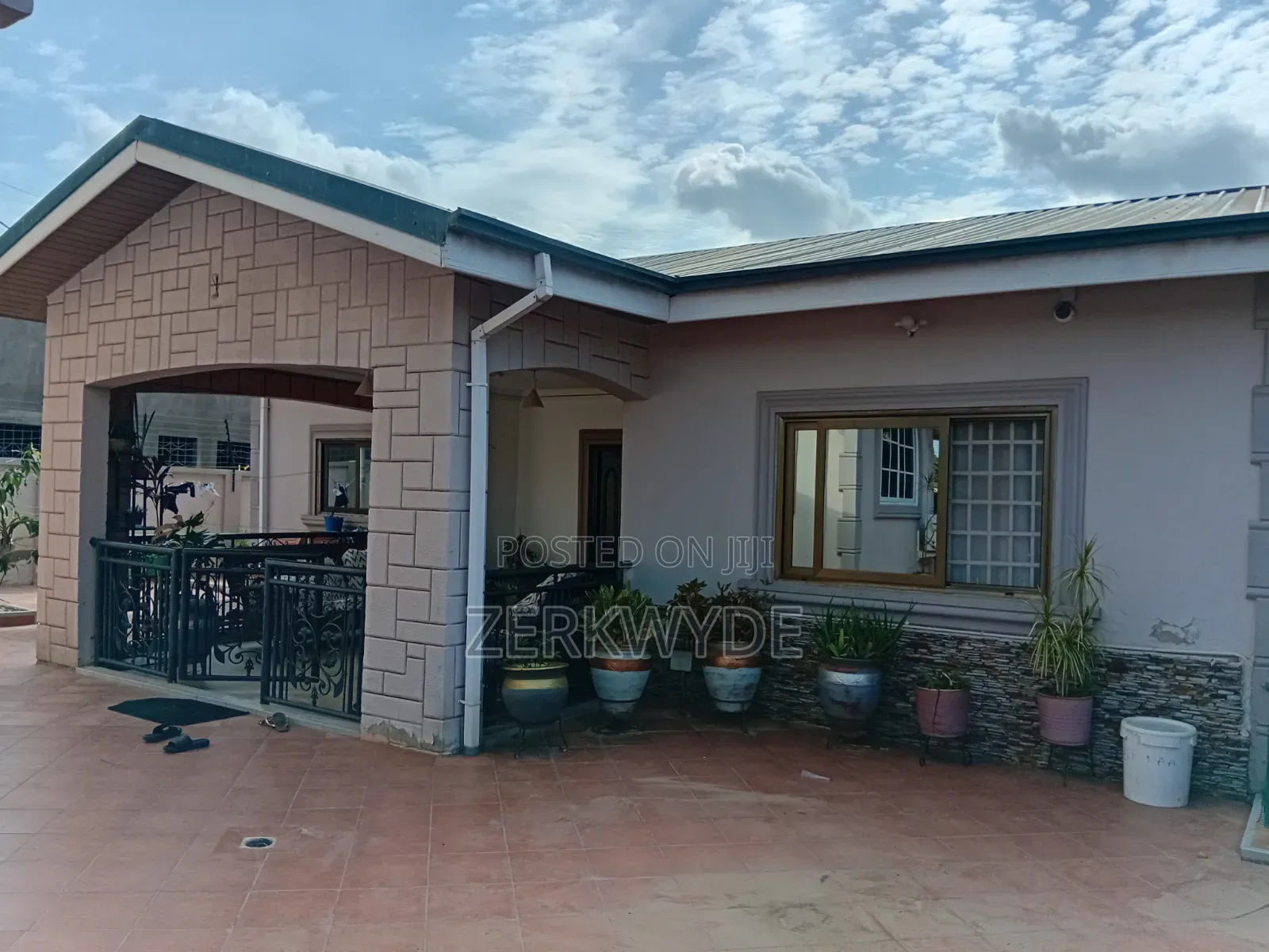 2bdrm House in Hfc Estate, Tema Metropolitan for rent