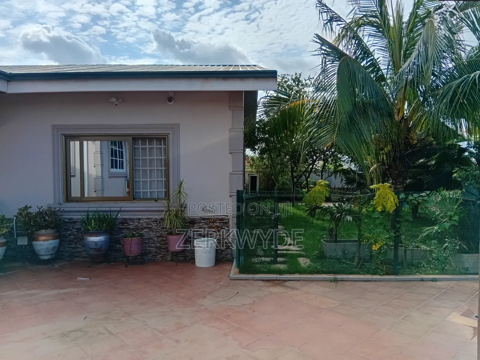 2bdrm House in Hfc Estate, Tema Metropolitan for rent