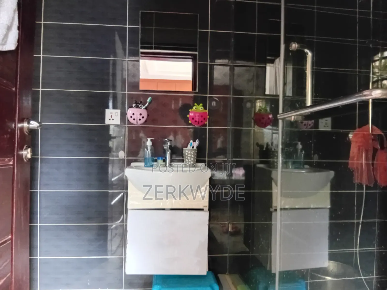2bdrm House in Hfc Estate, Tema Metropolitan for rent