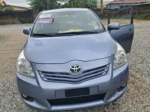 Toyota Verso 2012 Blue