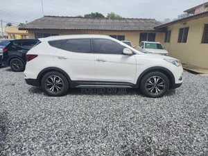 Hyundai Santa Fe 2017 White