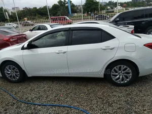 Toyota Corolla 2019 White