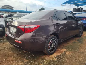Toyota Corolla LE 4dr Sedan (1.8L 4cyl CVT) 2016 Brown