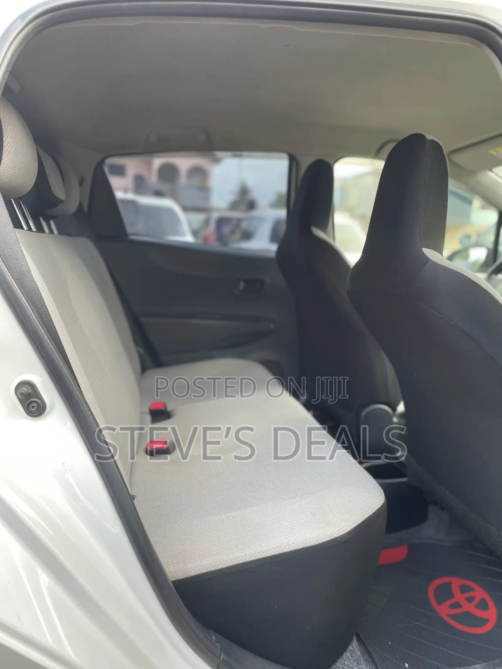 Toyota Vitz 1.0 FWD 5dr 2013 White