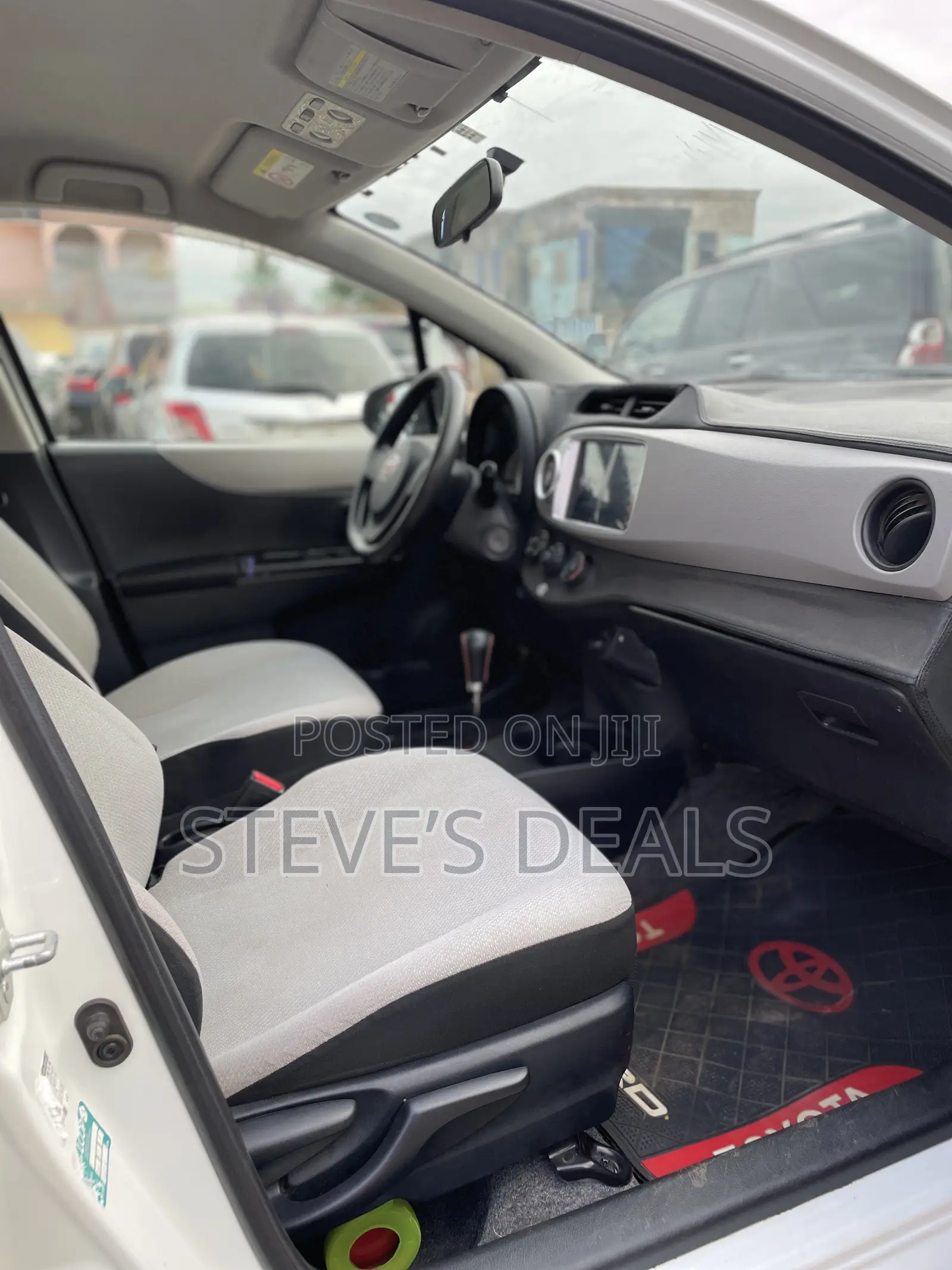 Toyota Vitz 1.0 FWD 5dr 2013 White