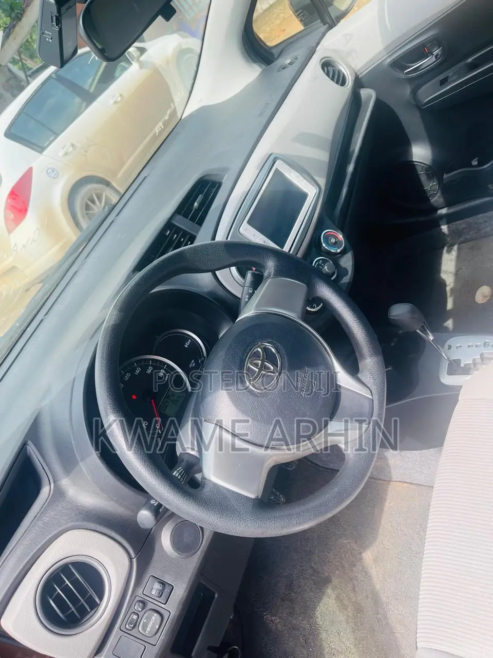 Toyota Vitz 1.3 FWD 3dr 2014 Brown