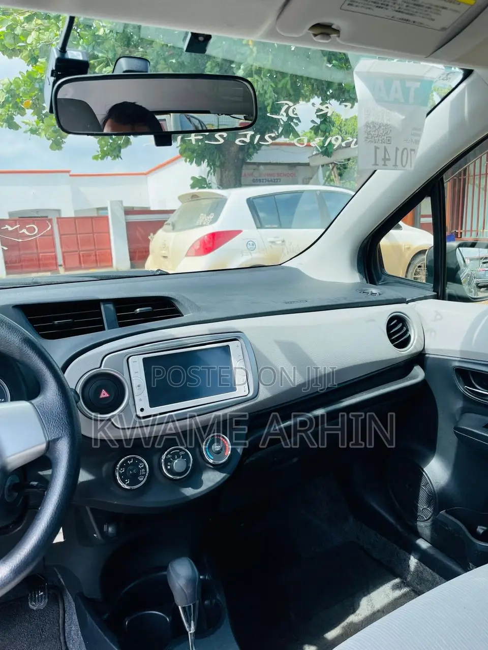 Toyota Vitz 1.3 FWD 3dr 2014 Brown