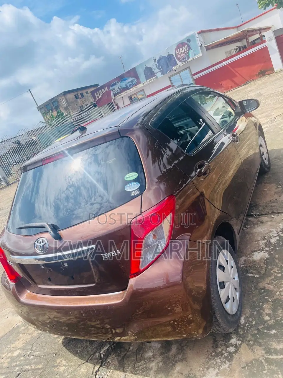 Toyota Vitz 1.3 FWD 3dr 2014 Brown
