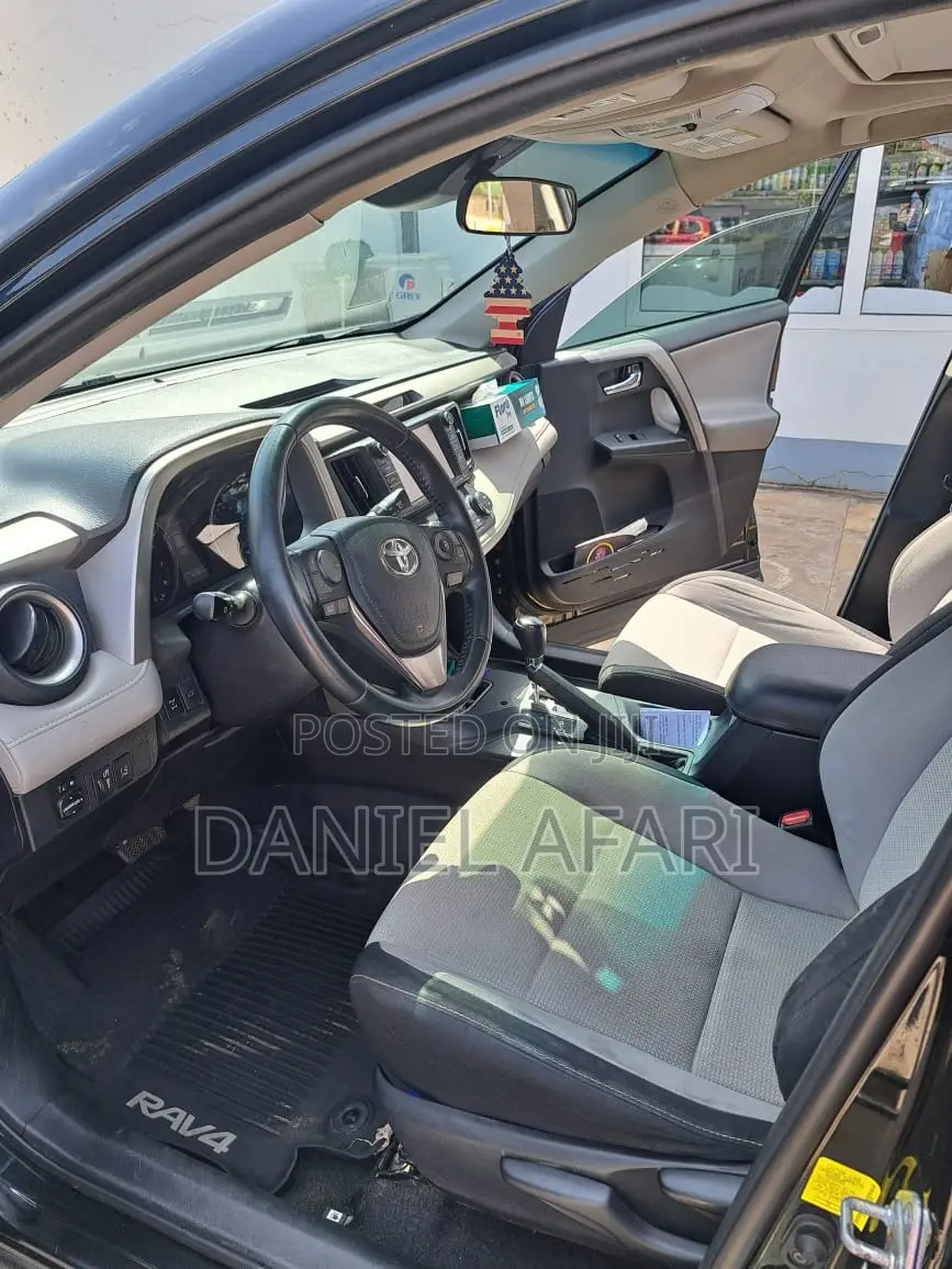 Toyota RAV4 XLE 4dr SUV AWD (2.5L 4cyl 6A) 2018 Black