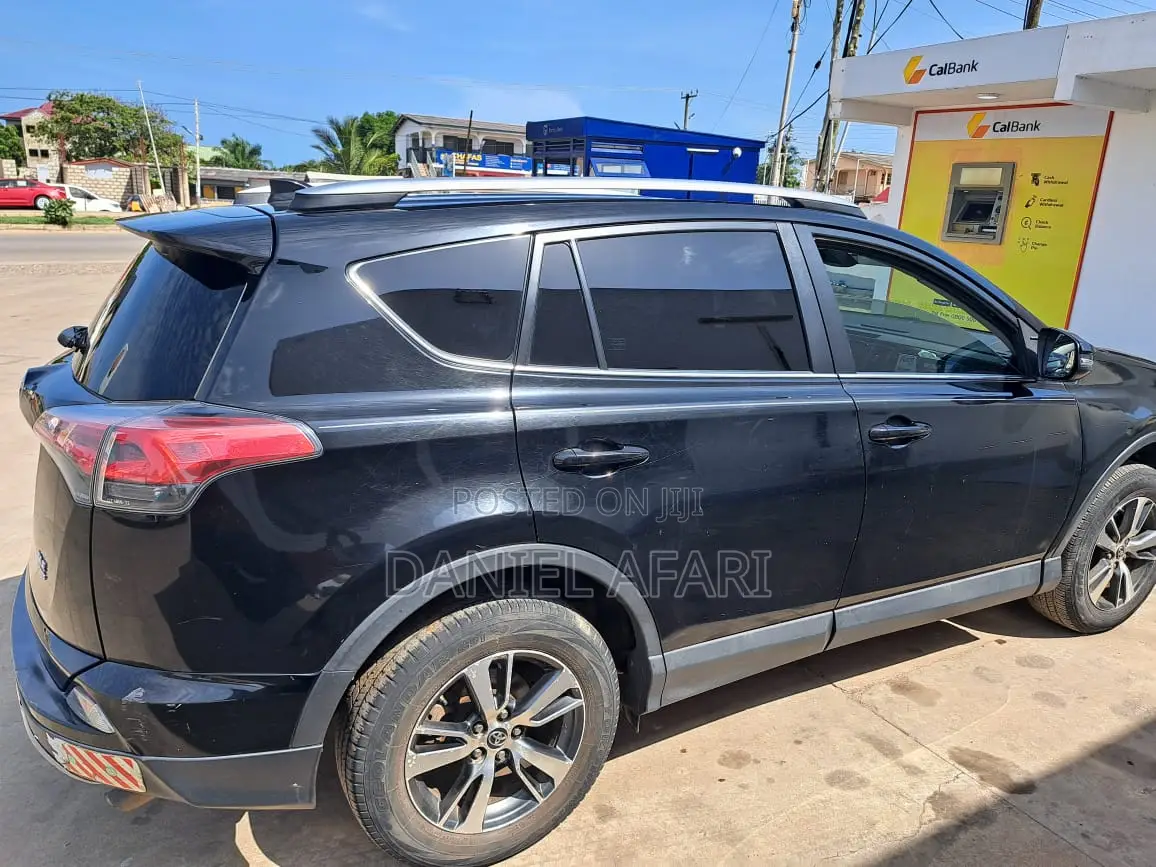 Toyota RAV4 XLE 4dr SUV AWD (2.5L 4cyl 6A) 2018 Black
