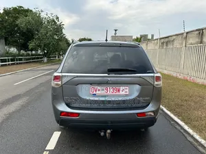 Mitsubishi Outlander 2.0 PHEV AWD 2013