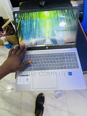 Laptop HP 15-fd1020ns 8GB Intel Core i5 SSD 512GB