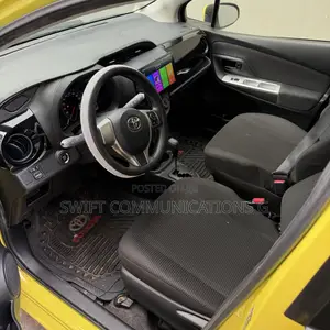 Toyota Vitz 1.5 FWD 5dr 2015 Yellow
