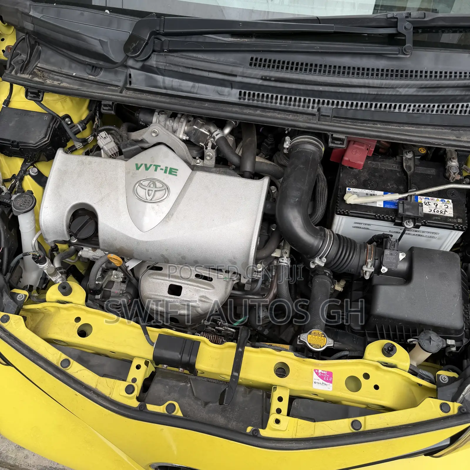 Toyota Vitz 1.5 FWD 5dr 2015 Yellow