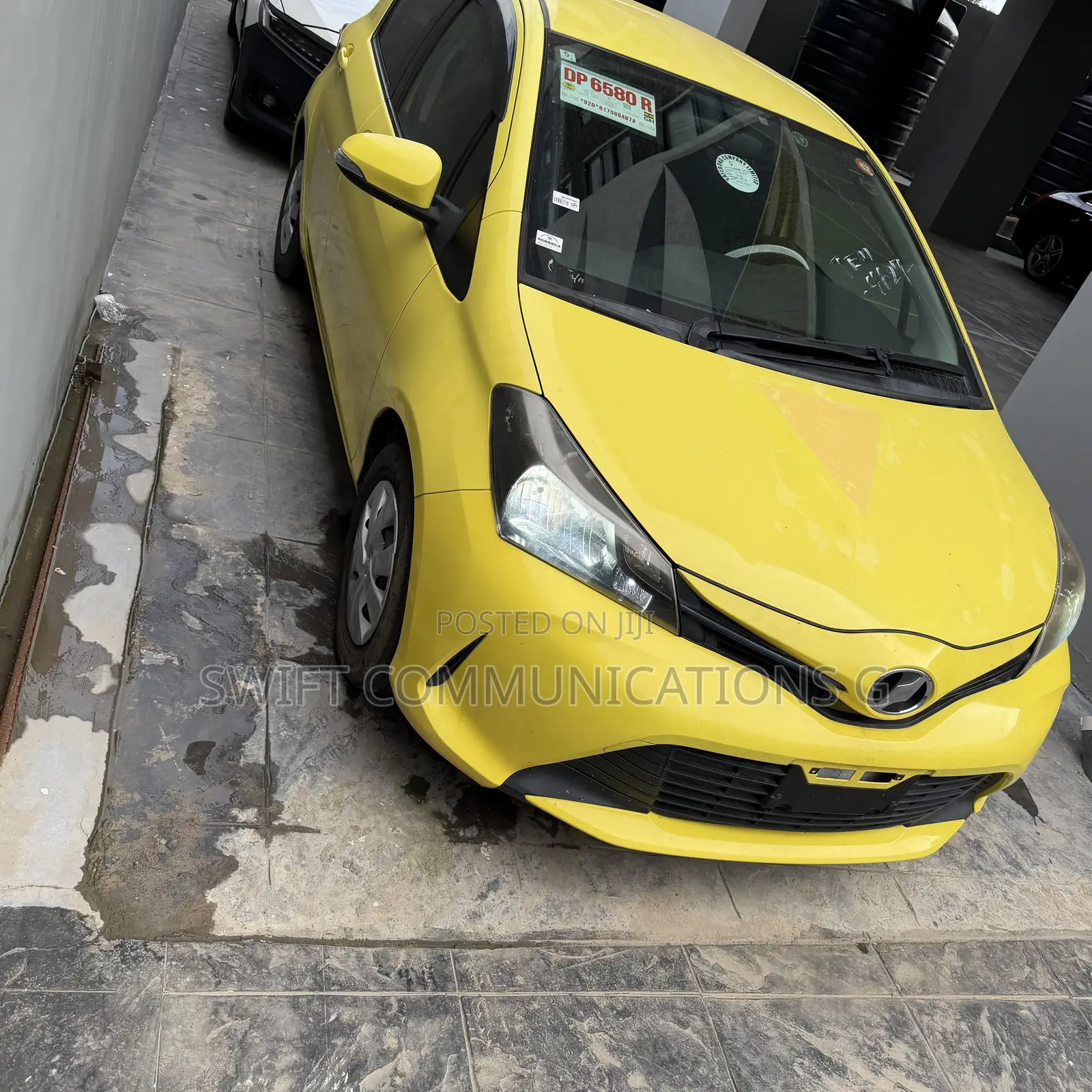 Toyota Vitz 1.5 FWD 5dr 2015 Yellow