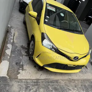 Toyota Vitz 1.5 FWD 5dr 2015 Yellow