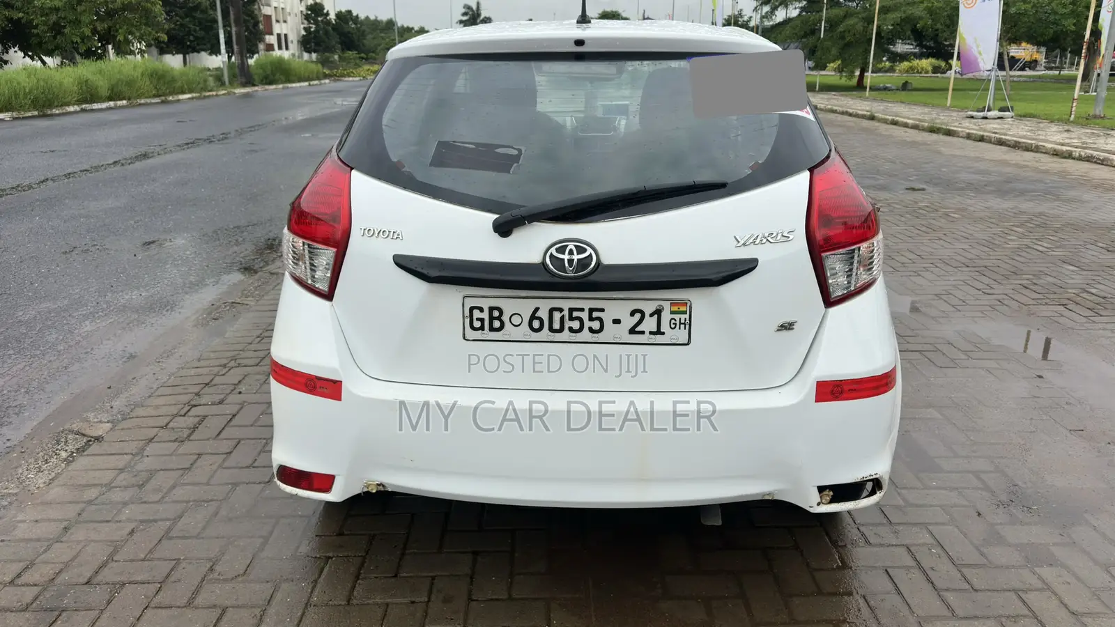Toyota Yaris SE Hatchback 5dr 2015 White