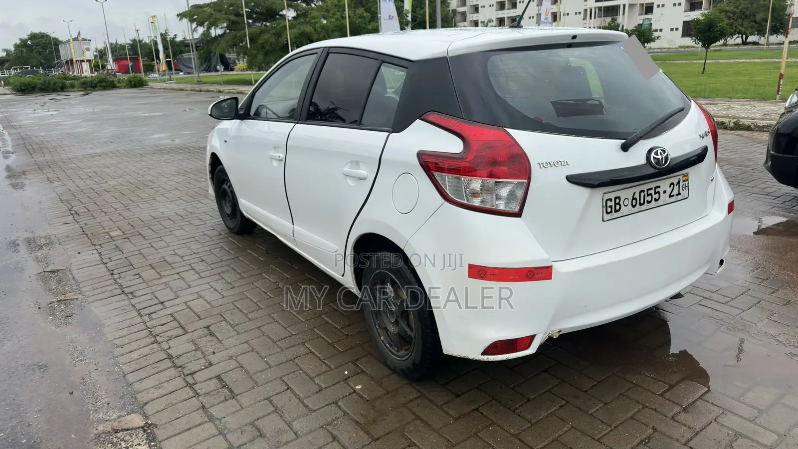 Toyota Yaris SE Hatchback 5dr 2015 White