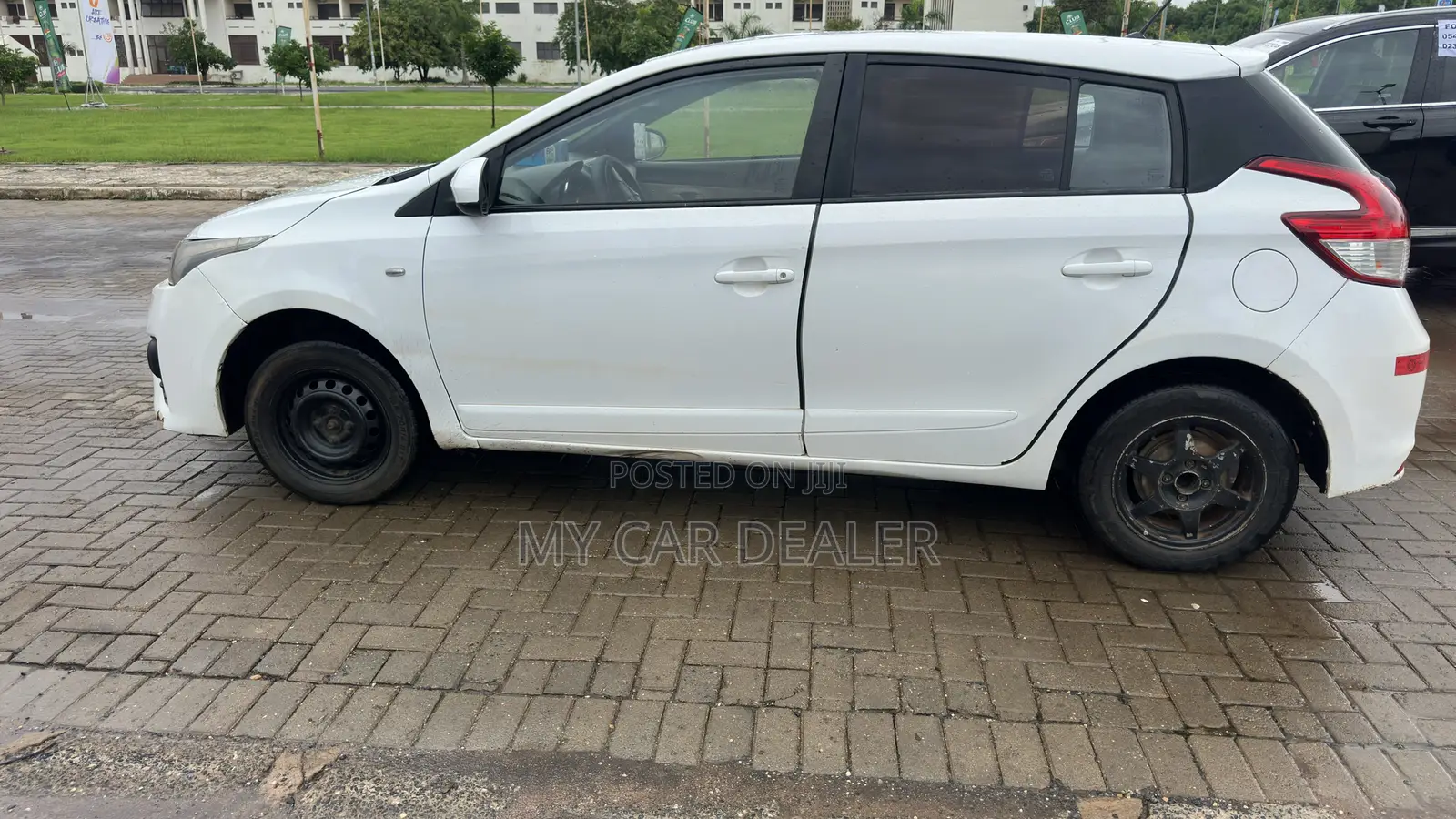 Toyota Yaris SE Hatchback 5dr 2015 White