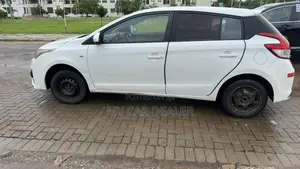 Toyota Yaris SE Hatchback 5dr 2015 White