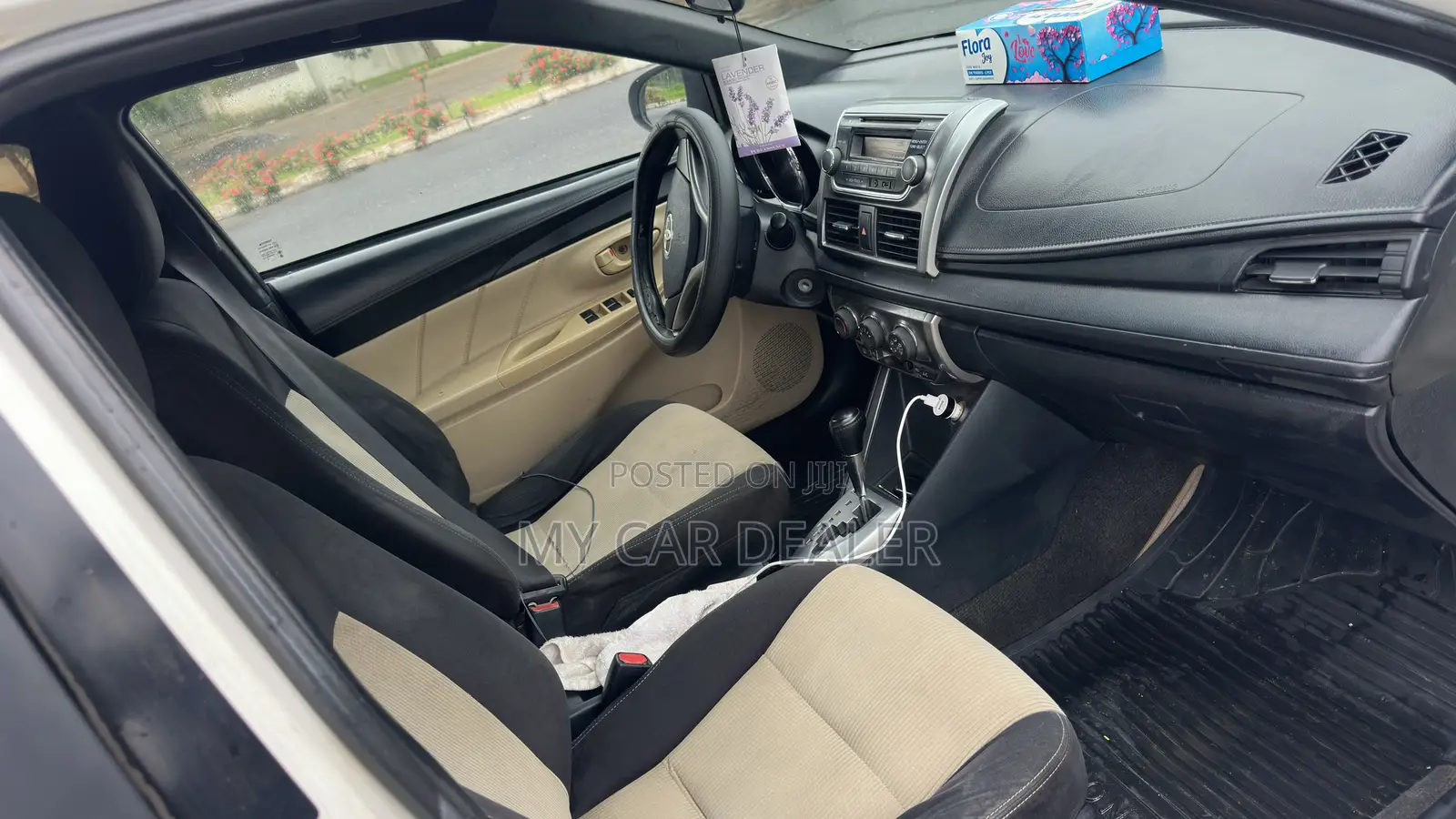 Toyota Yaris SE Hatchback 5dr 2015 White