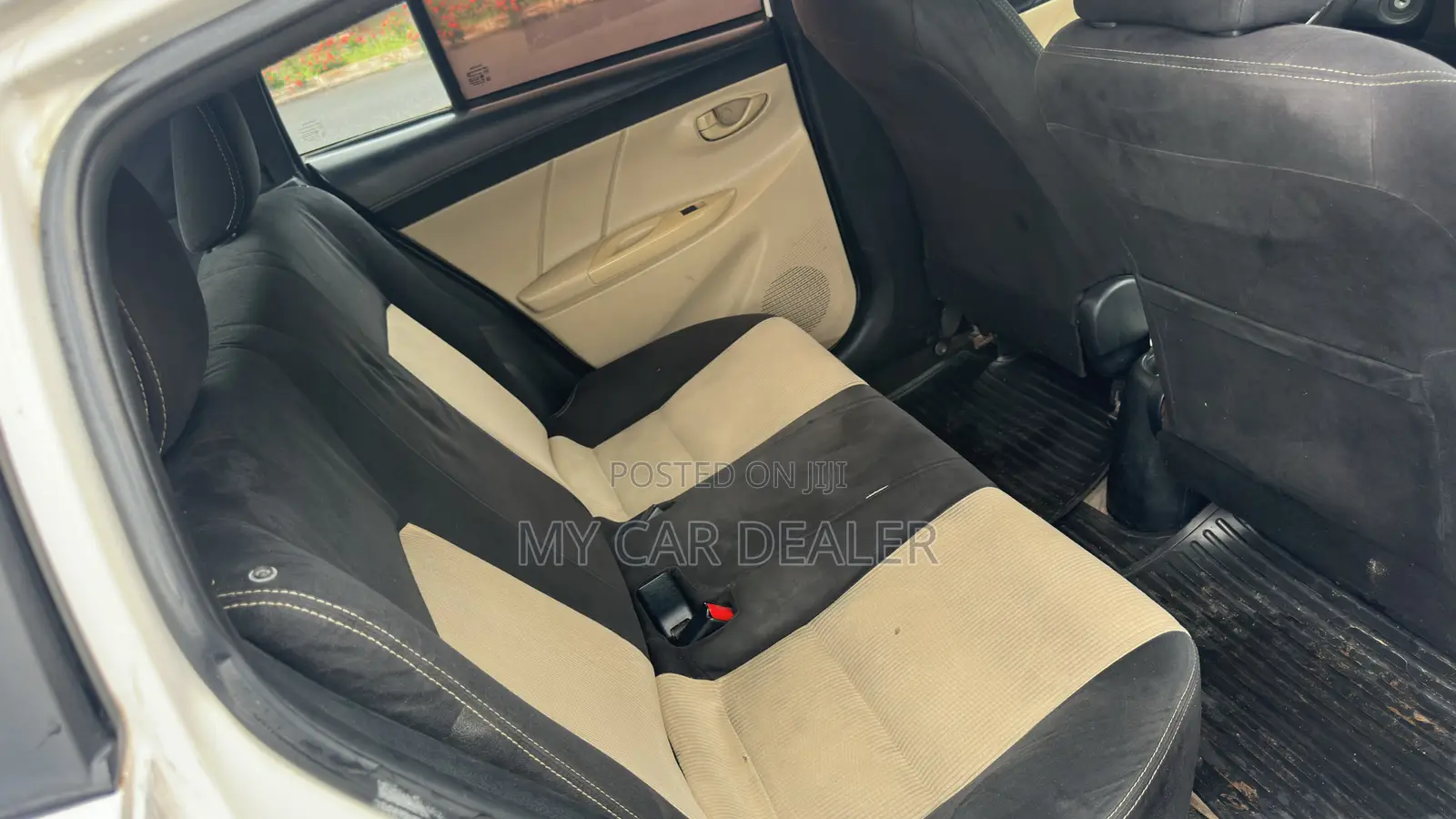 Toyota Yaris SE Hatchback 5dr 2015 White